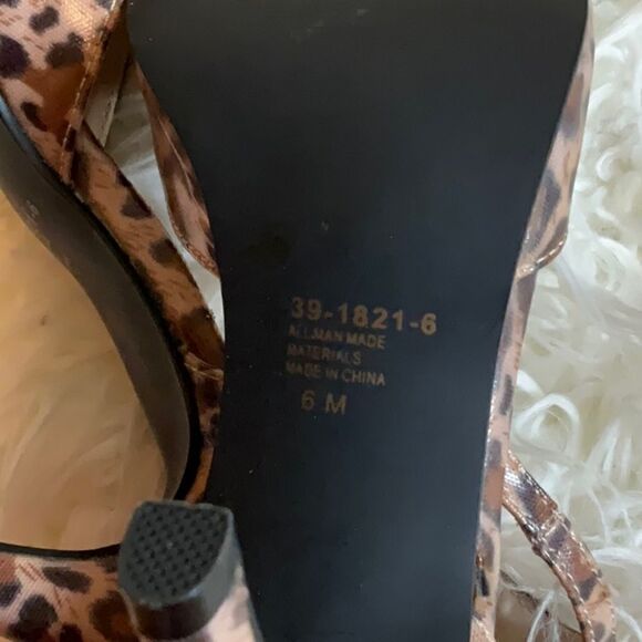 WILDLIFE PRINT HEELS WITH ANKLE STRAPS IN SIZE 6 by BIJOU - Picture 9 of 10